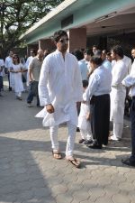 at sonu nigam_s mom_s funeral in Mumbai on 1st March 2013 (120).JPG